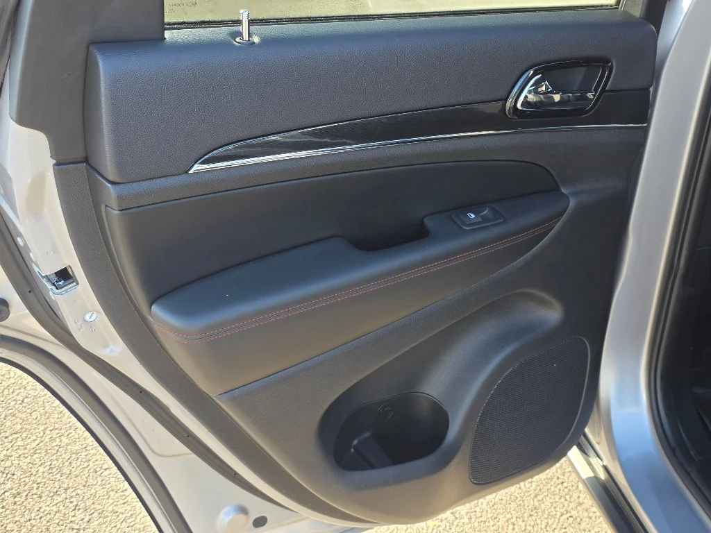 Used 2020 Billet Silver Metallic Clear Coat Jeep Trailhawk image 27