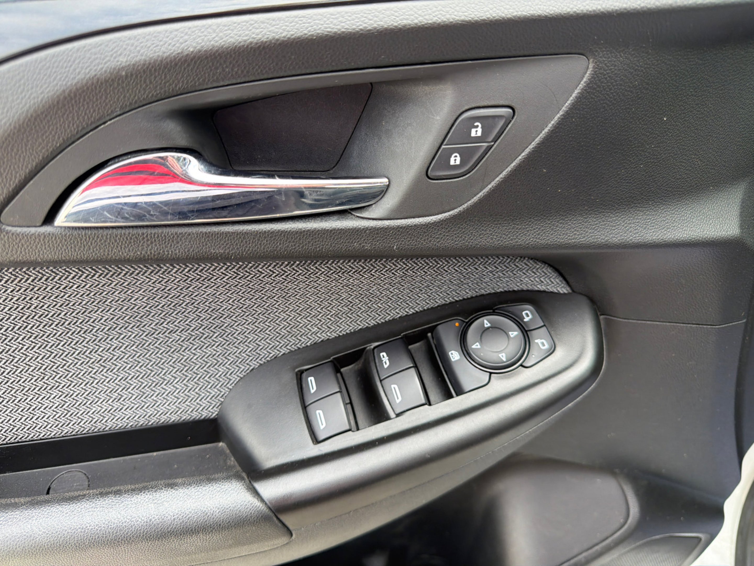 Used 2022 Summit White Chevrolet LS image 17