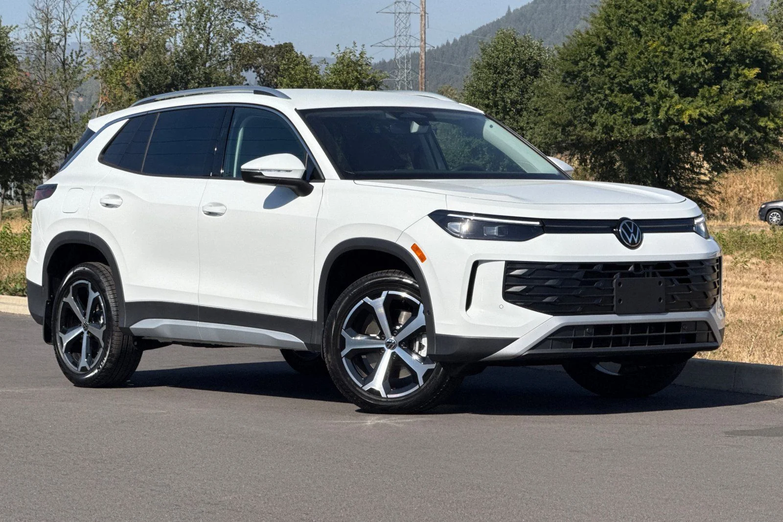 New 2026 White Volkswagen SE image 1