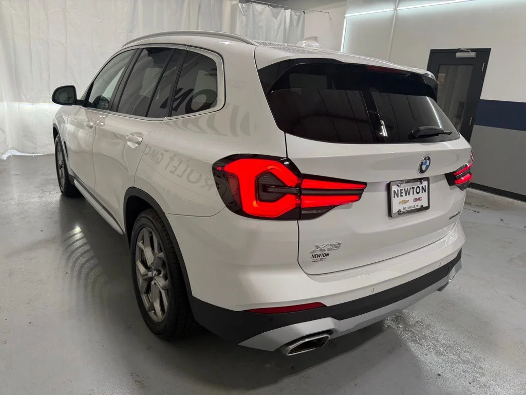 Used 2024 White BMW sDrive30i image 36