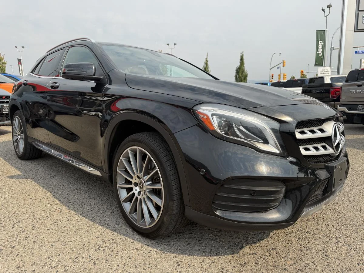 Used 2019 Black Mercedes-Benz Gla250 4matic image 10