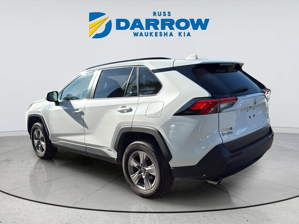 Used 2025 White Toyota XLE image 3