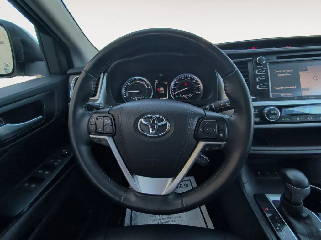 Used 2019 White Toyota XLE image 12