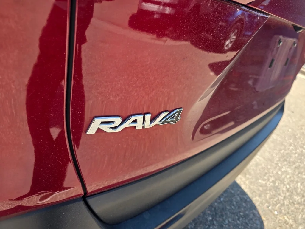 Used 2019 Ruby Flare Pearl Toyota Hybrid XLE image 11