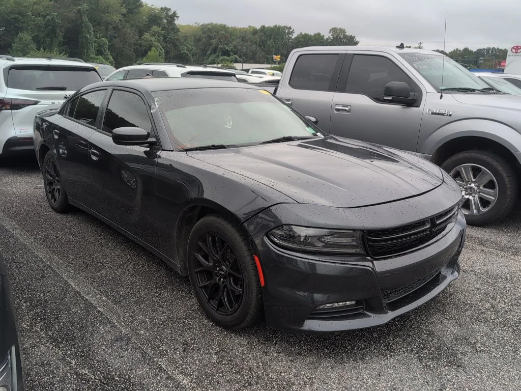Used 2016 Gray Dodge SXT image 1