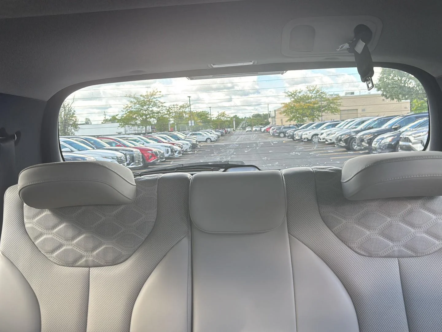 Used 2022 Abyss Black Pearl Hyundai Limited image 18