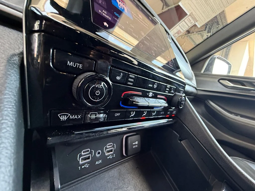 Used 2025 Silver Jeep Altitude image 23