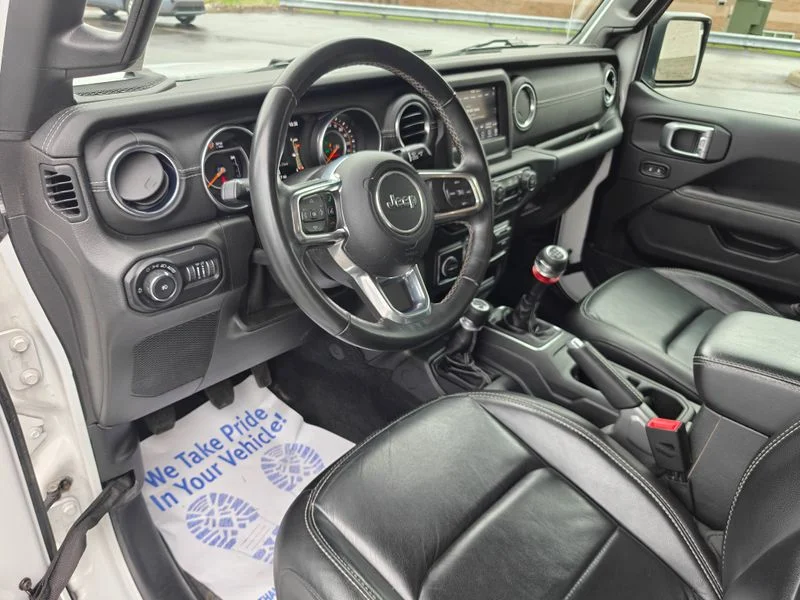 Used 2019 White Jeep Unlimited Sahara image 12