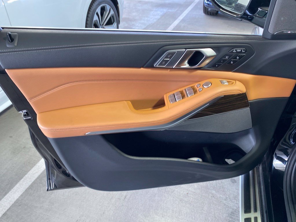 Used 2019 Black Sapphire Metallic BMW xDrive40i image 13