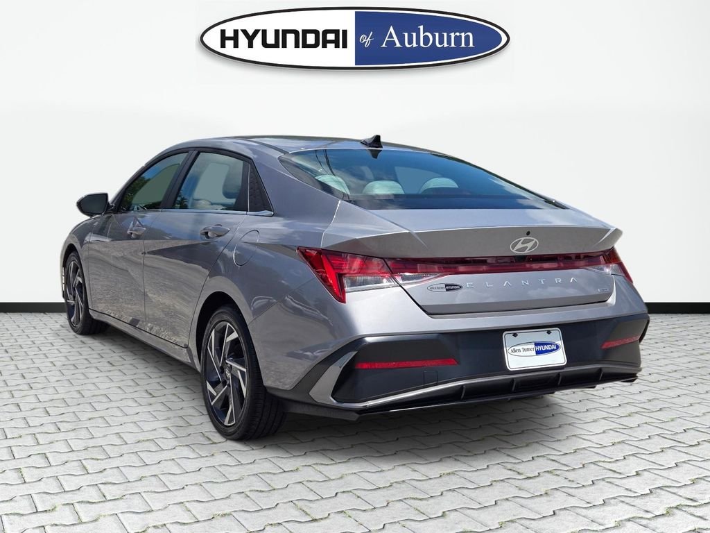 2025 Hyundai Elantra Limited - Photo 8