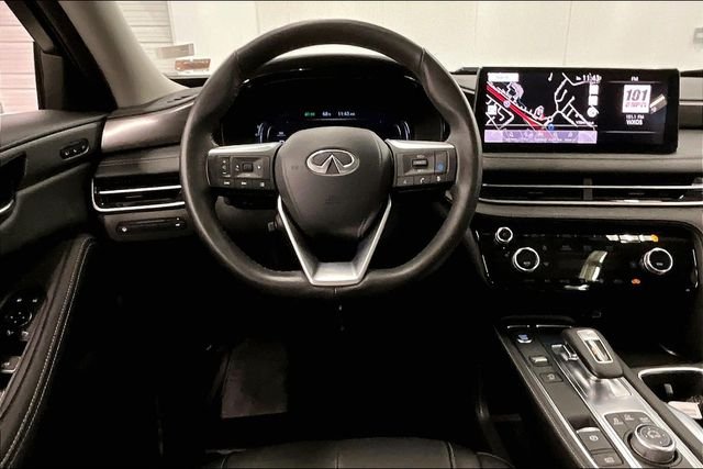 Used 2024 Majestic White INFINITI LUXE image 6