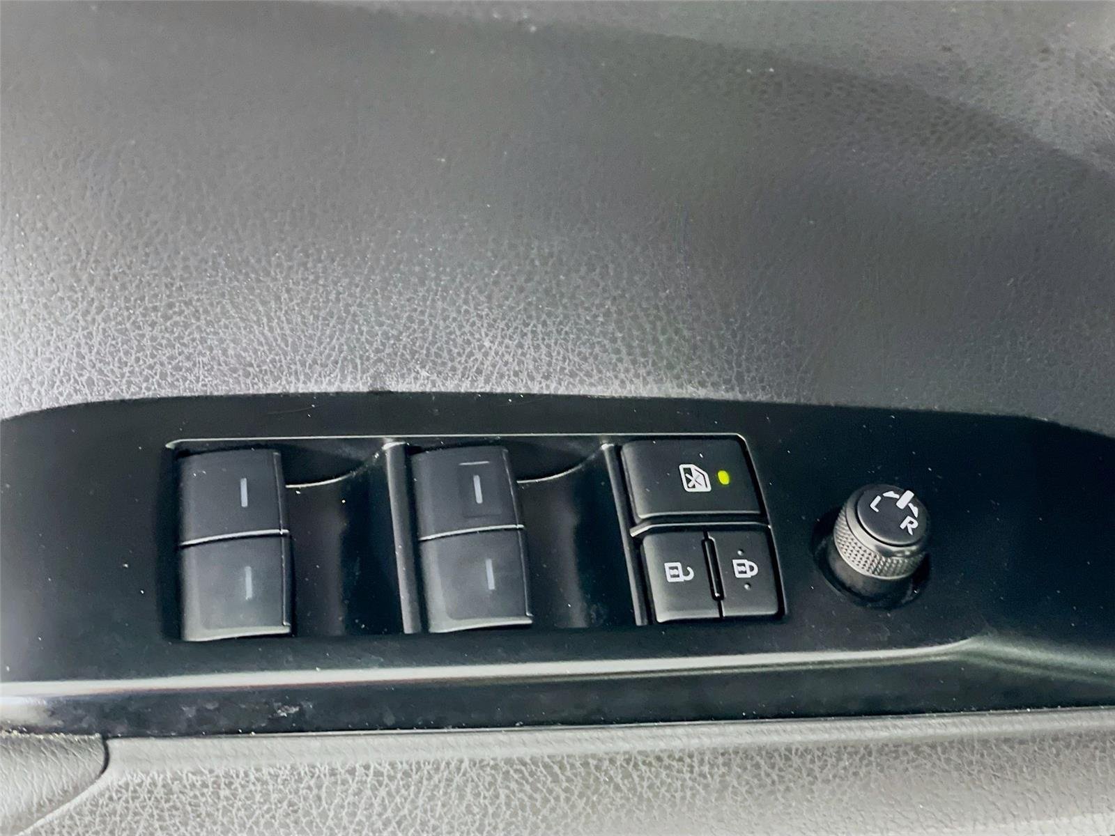 Used 2025 Ice Cap Toyota LE image 21