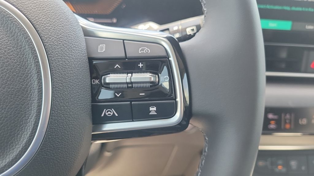 New 2026 Snow White Pearl Kia EX image 20