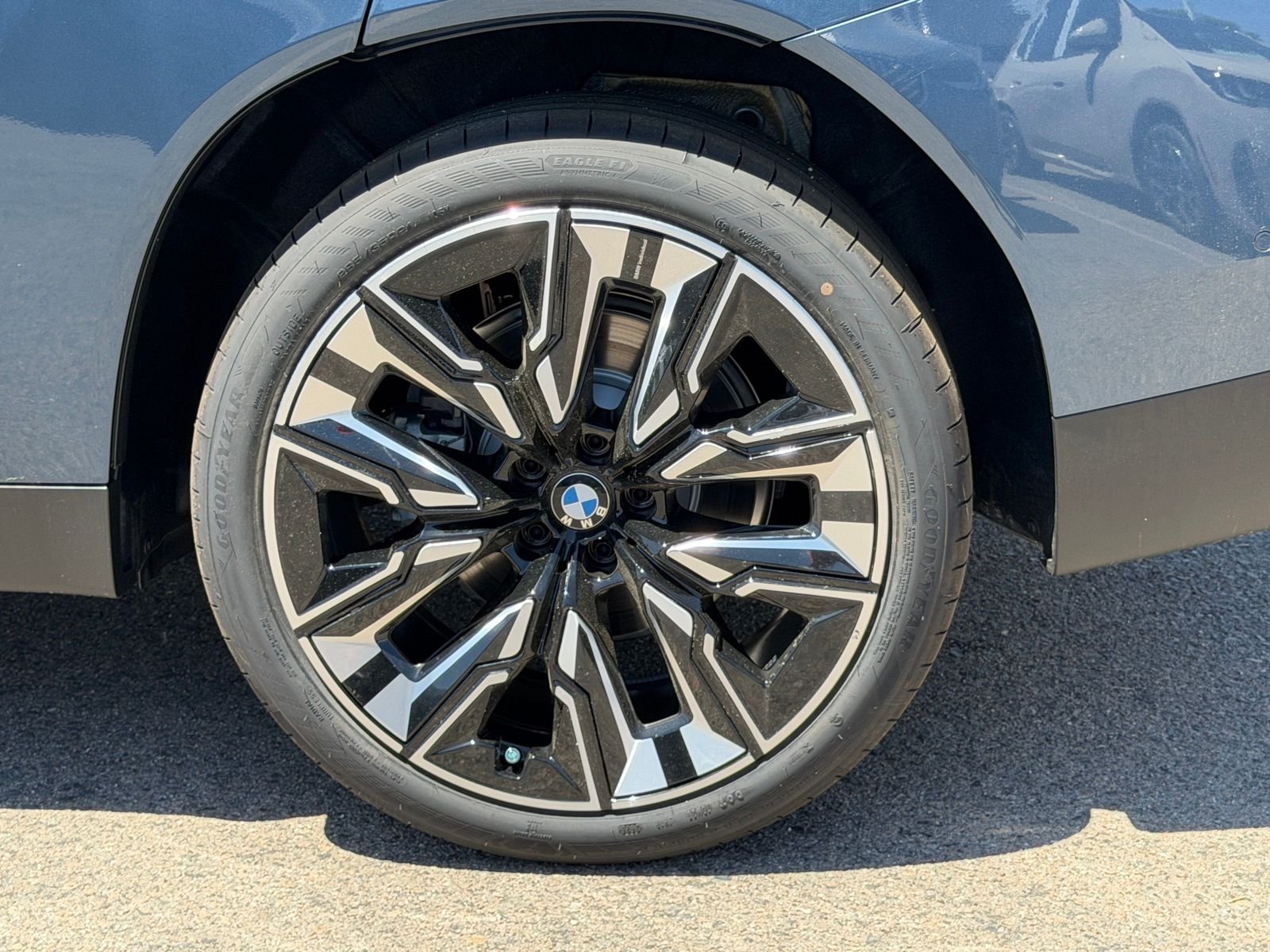 New 2026 Arctic Race Blue metallic BMW 30 xDrive image 18