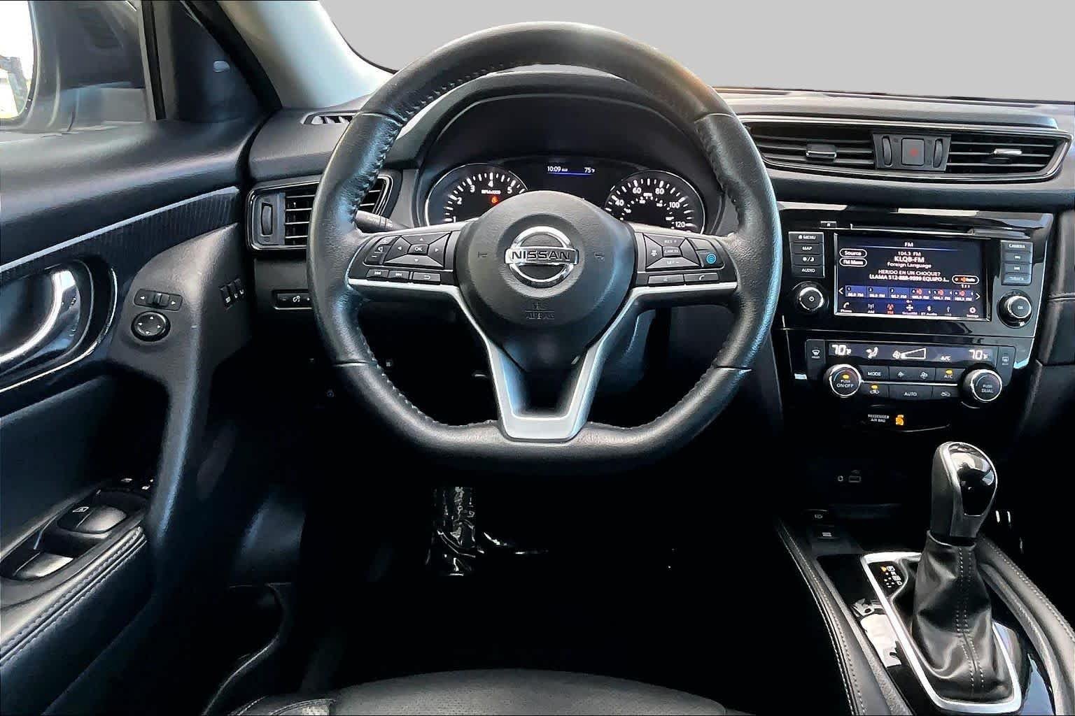 Used 2019 Pearl White Tricoat Nissan SL image 6