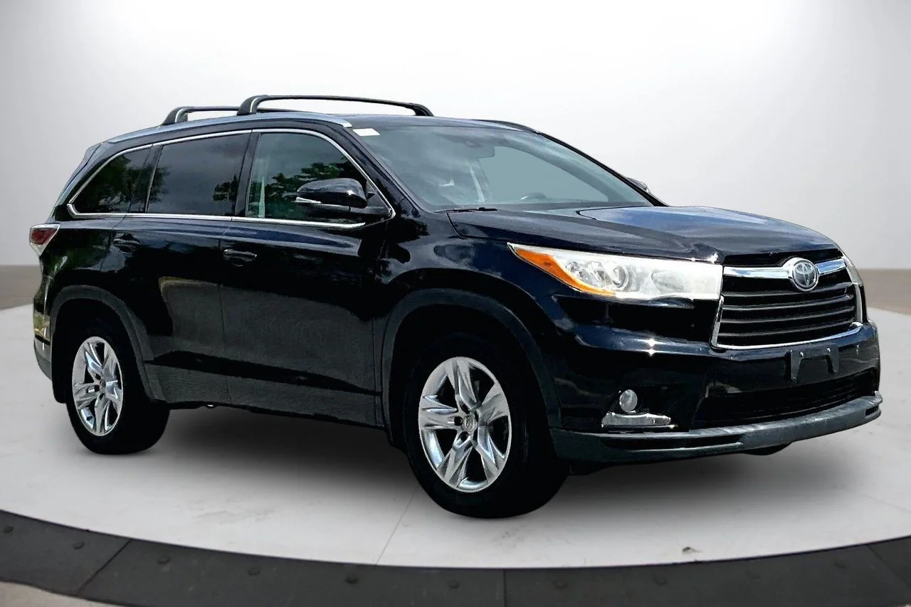 Used 2015 Black Toyota Limited image 2