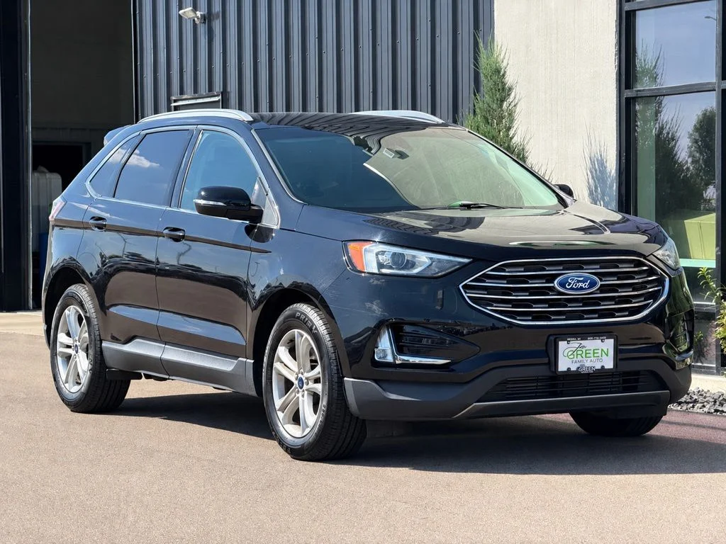 Used 2020 Black Ford SEL image 4