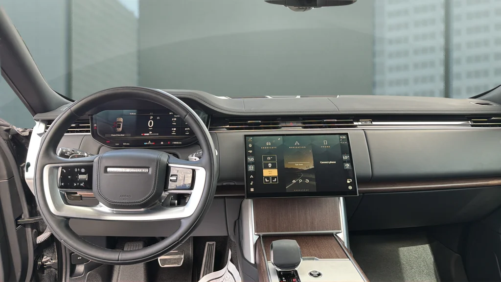 Used 2024 Black Land Rover SE image 19