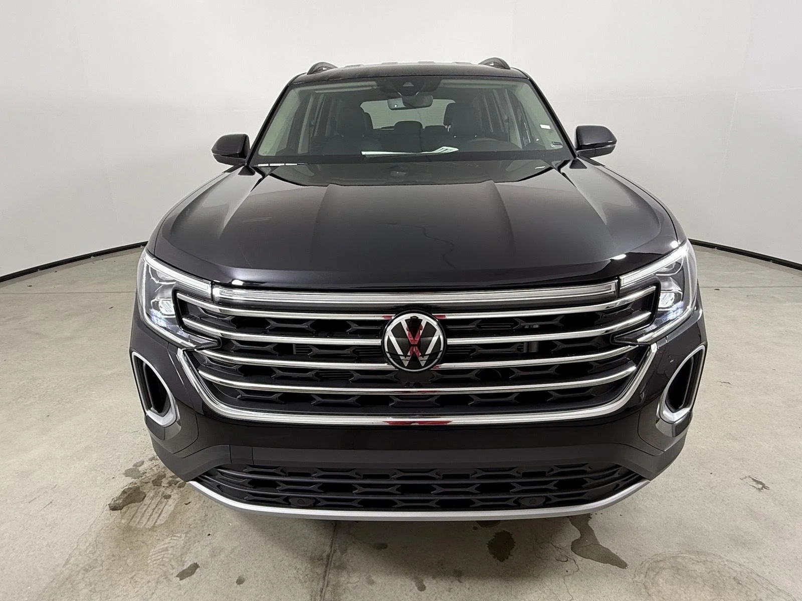 New 2026 Deep Black Pearl Volkswagen 2.0T SE image 2