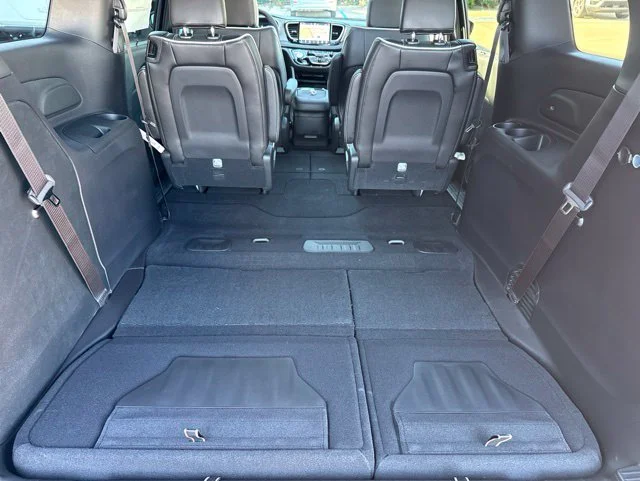 New 2027 Black Chrysler Limited image 40