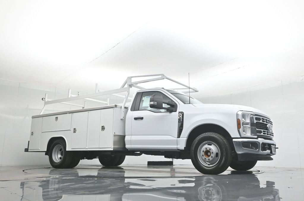 New 2026 Oxford White Ford XL image 3