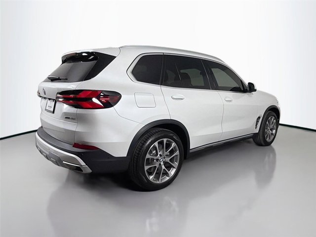 Used 2026 Mineral White Metallic BMW xDrive40i image 5