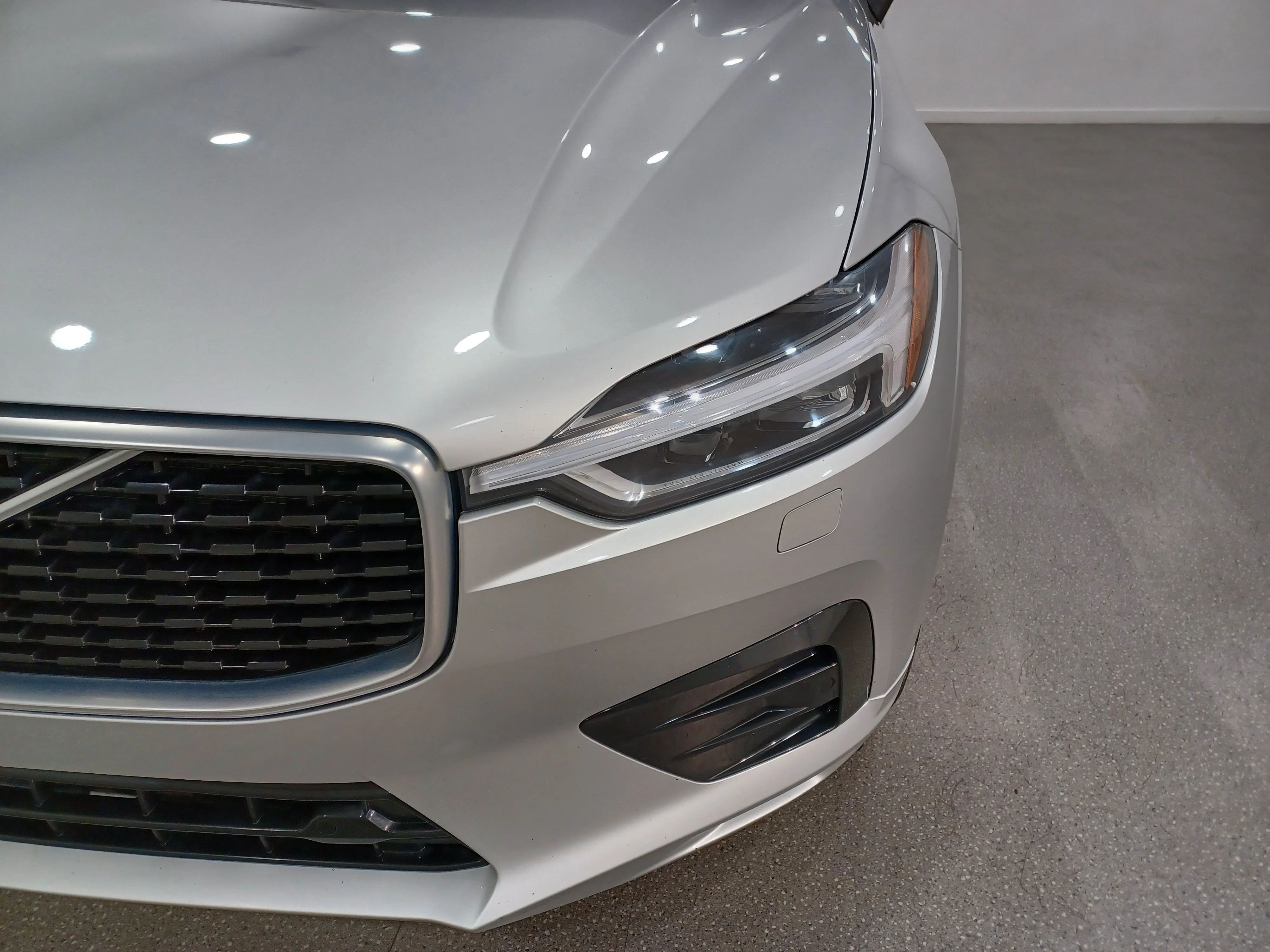 Certified Used 2020 Silver Volvo T6 R-Design AWD*Adaptive Cruise | Nav | Pano Roof | Htd Leather | Lane Keep Assist | Park Assist image 5