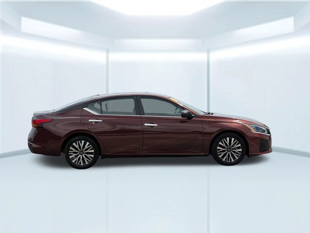 Used 2024 Red Nissan 2.5 SV image 7