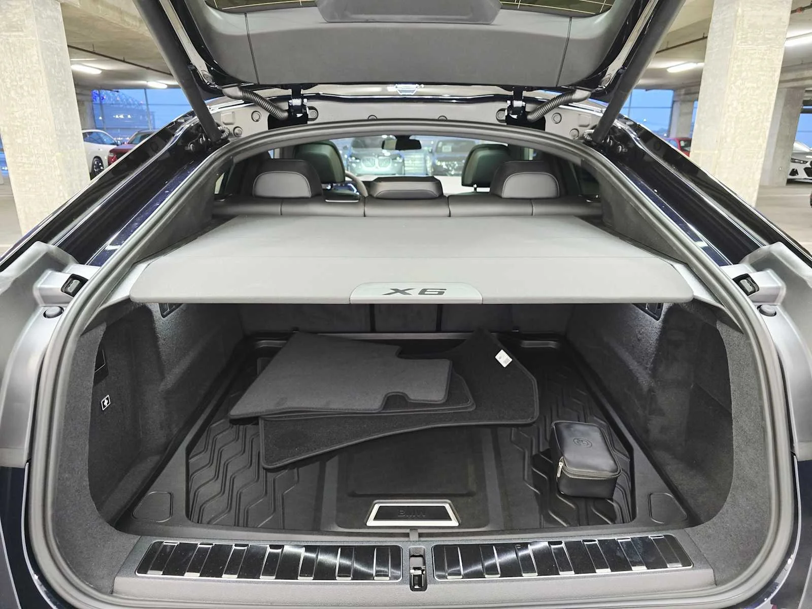 New 2026 Carbon Black Metallic BMW xDrive40i image 28