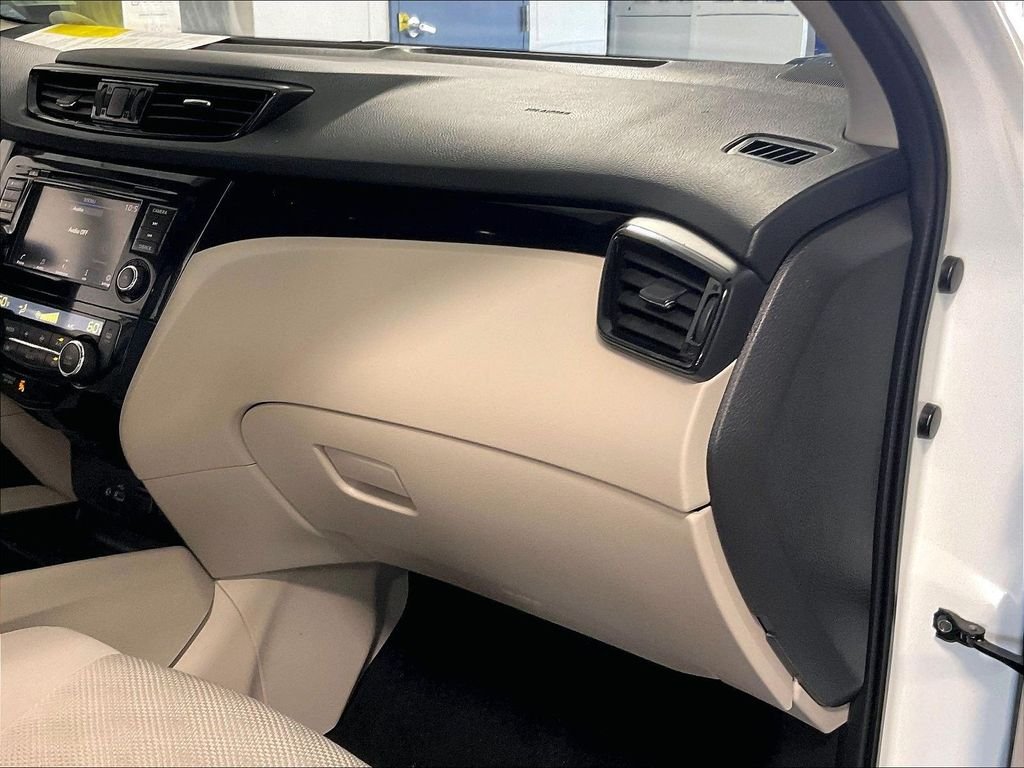 Used 2022 White Nissan SV image 13