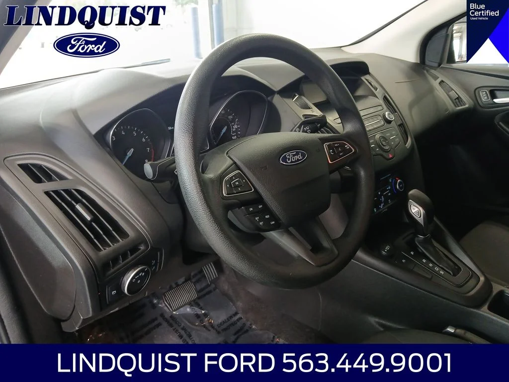 Used 2018 Blue Ford SE image 11