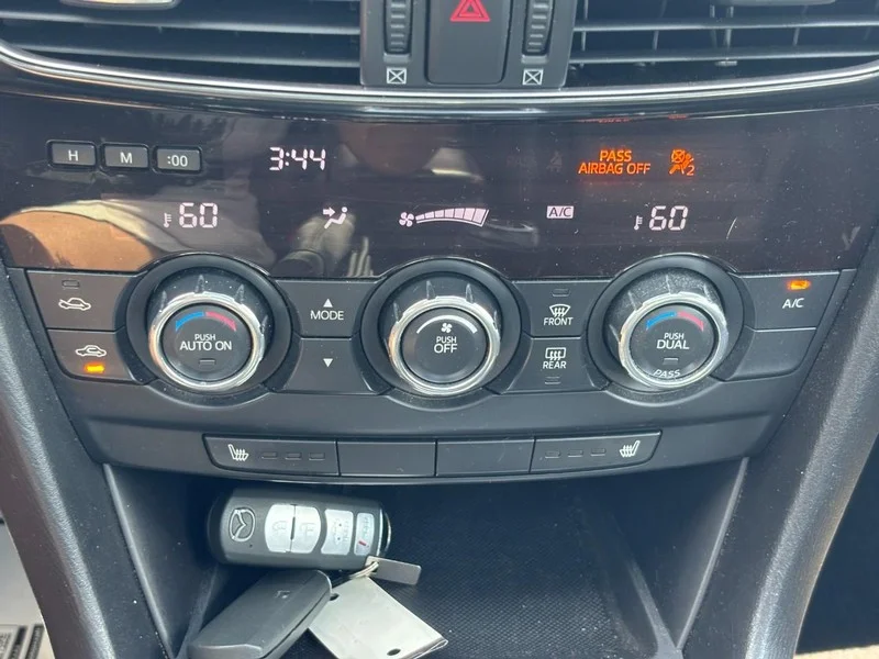 Used 2014  Mazda i Grand Touring image 24