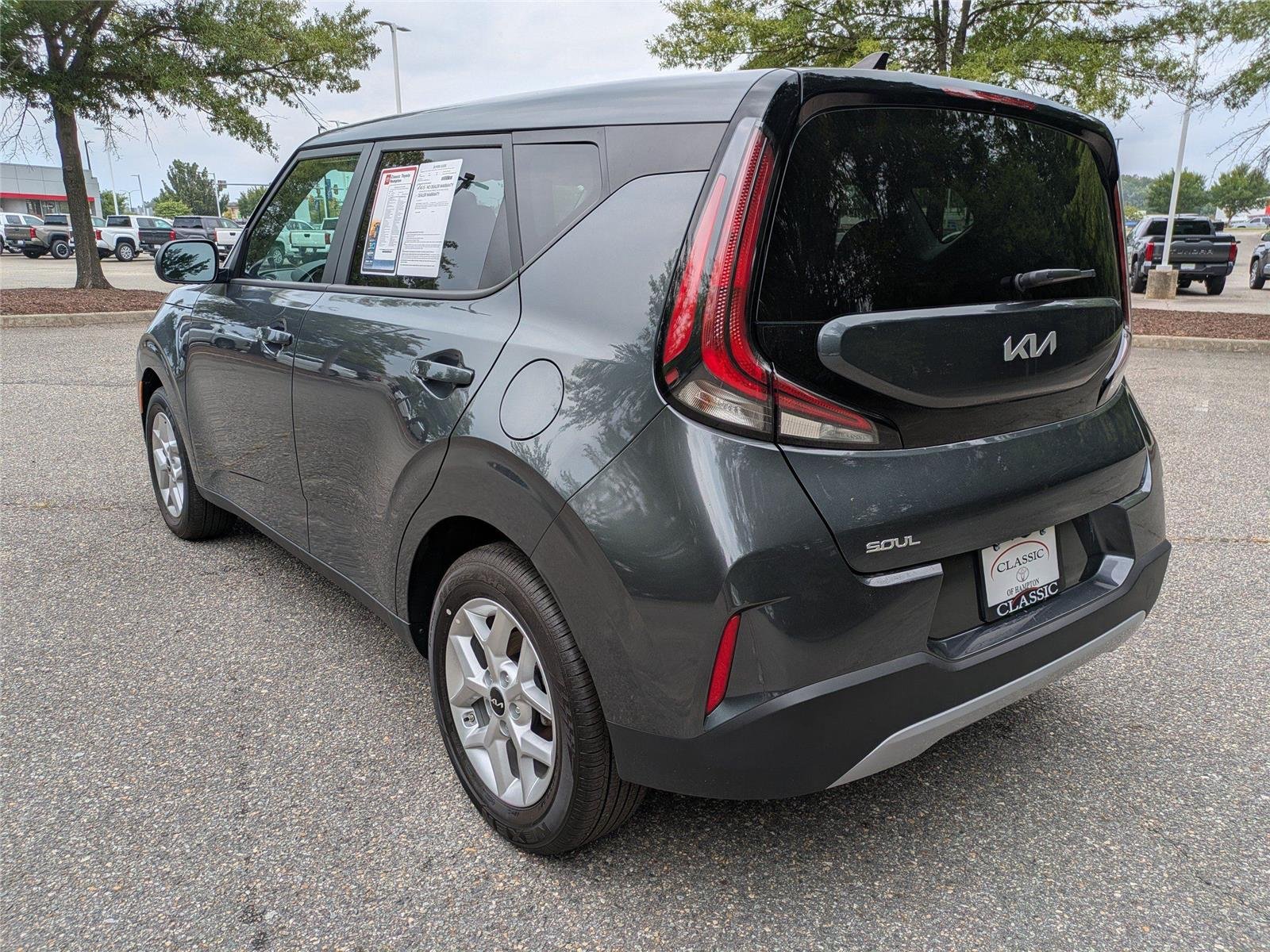 Used 2025  KIA  image 6