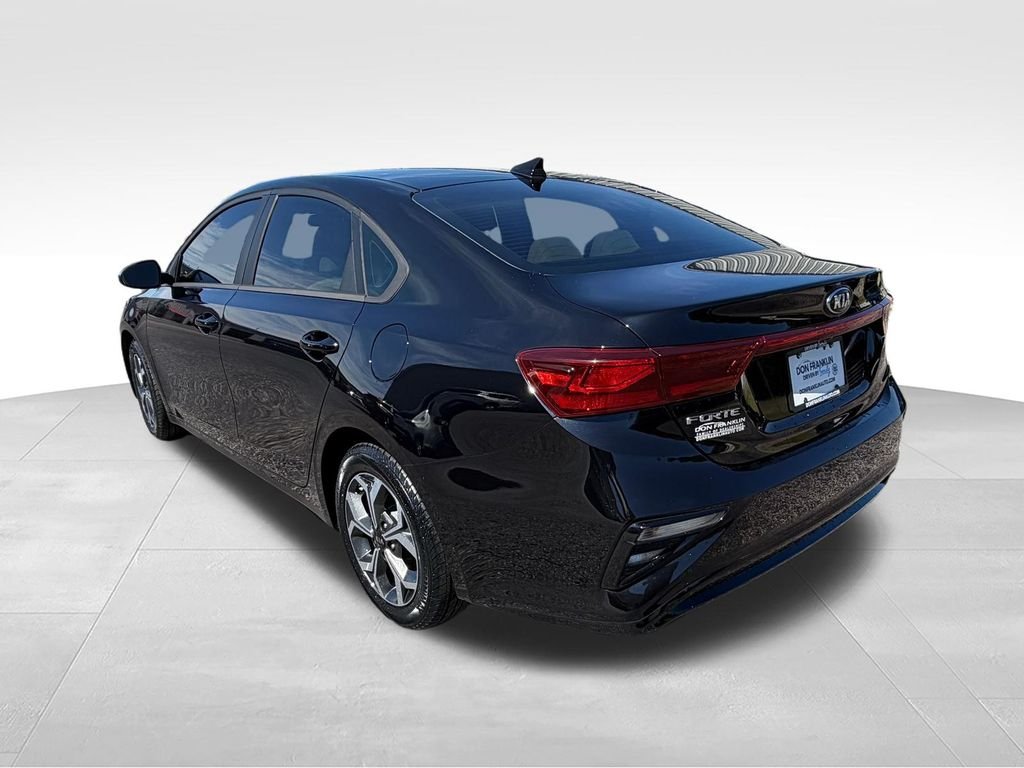 Used 2021 Black Kia LXS image 3