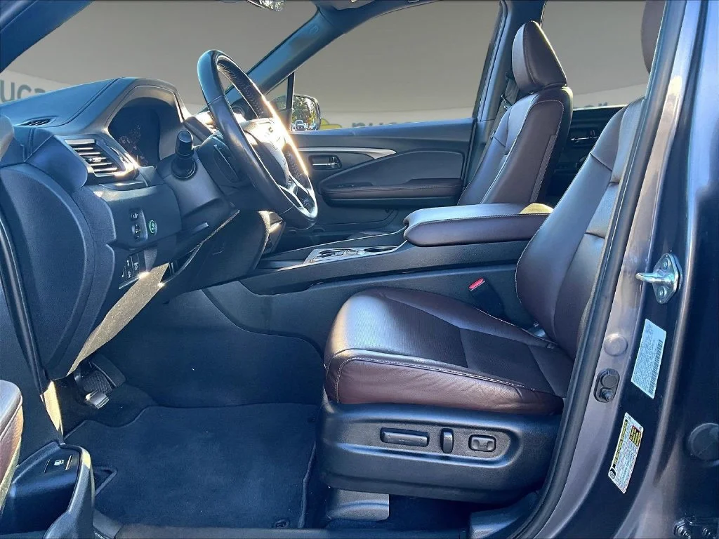 Used 2025 Gray Honda RTL image 8