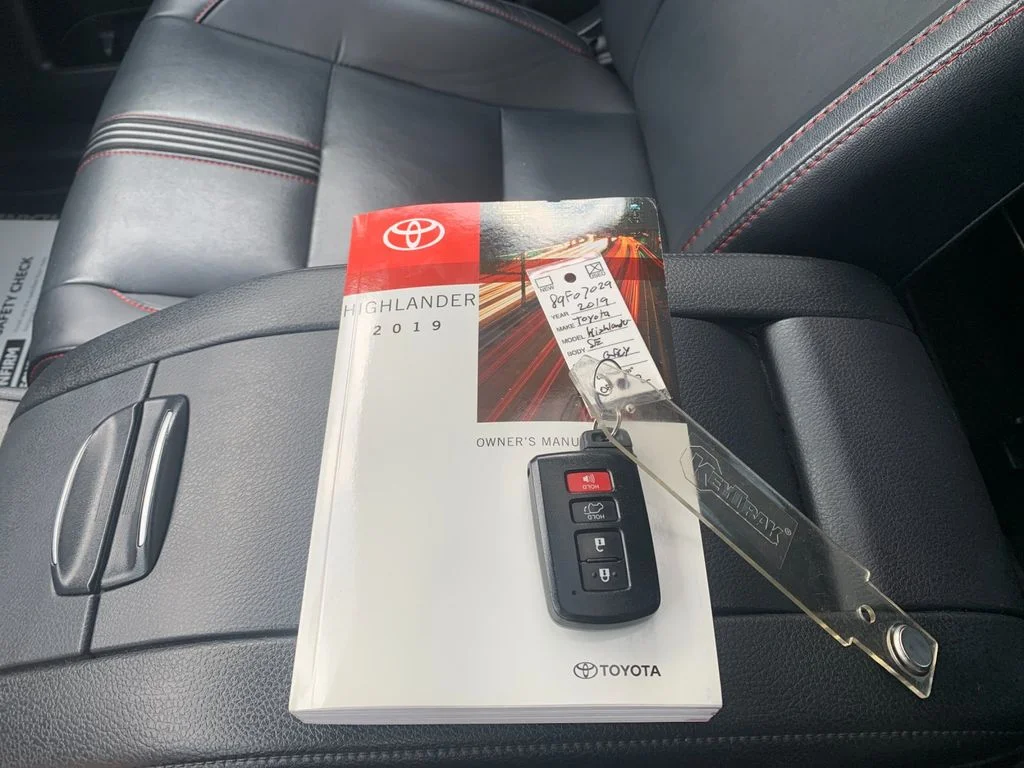 Used 2019 Gray Toyota SE image 9