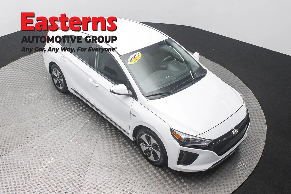 Used 2019 White Hyundai Base image 3
