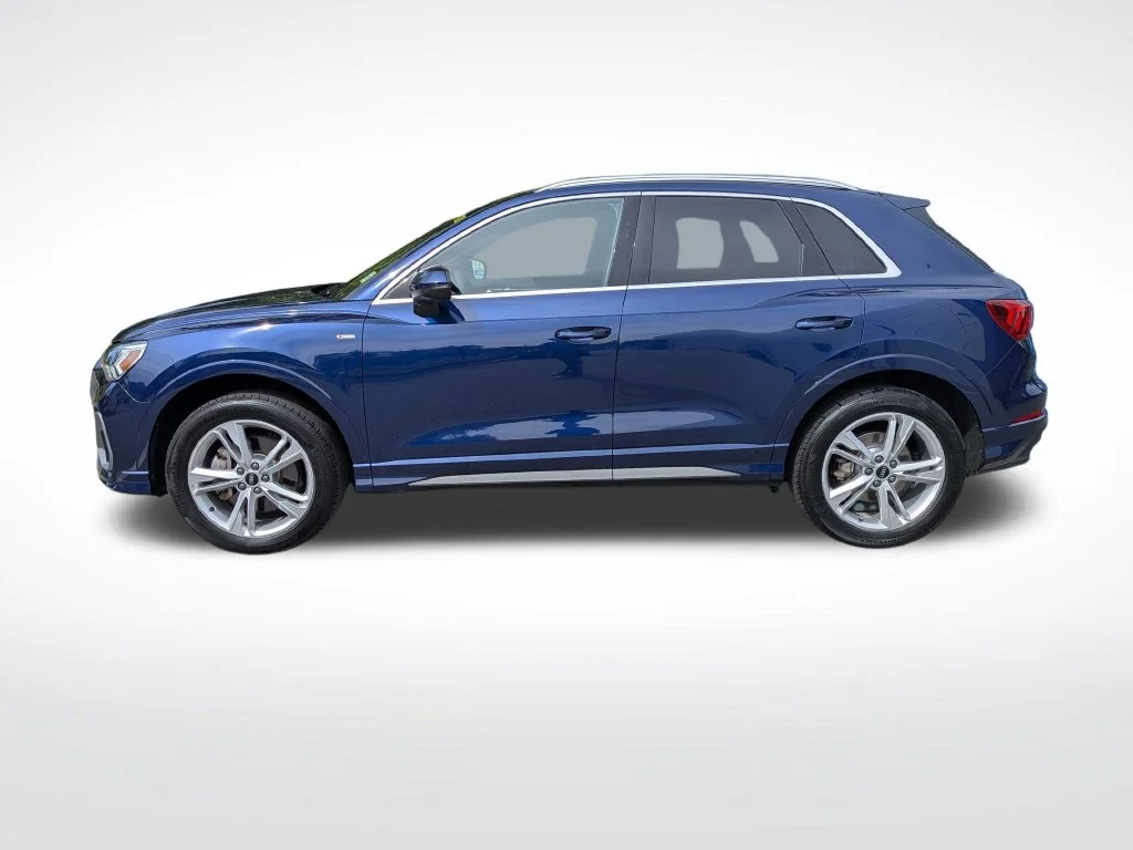 Used 2023  Audi Premium image 6