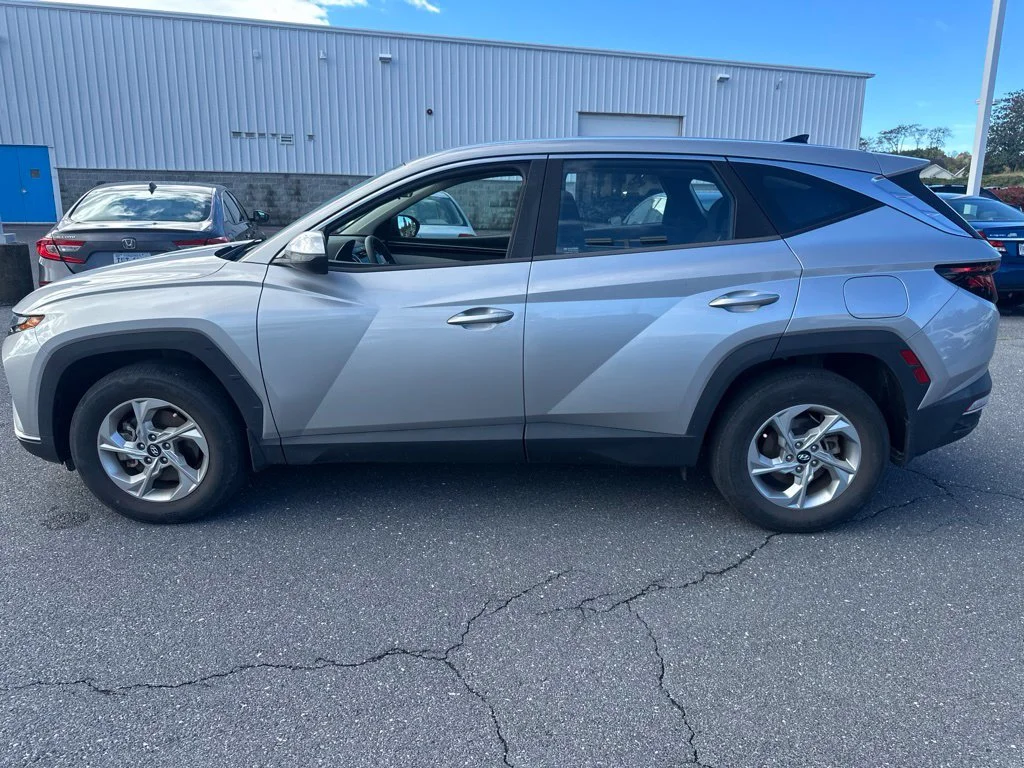 Used 2022 Shimmering Silver Hyundai SE image 6