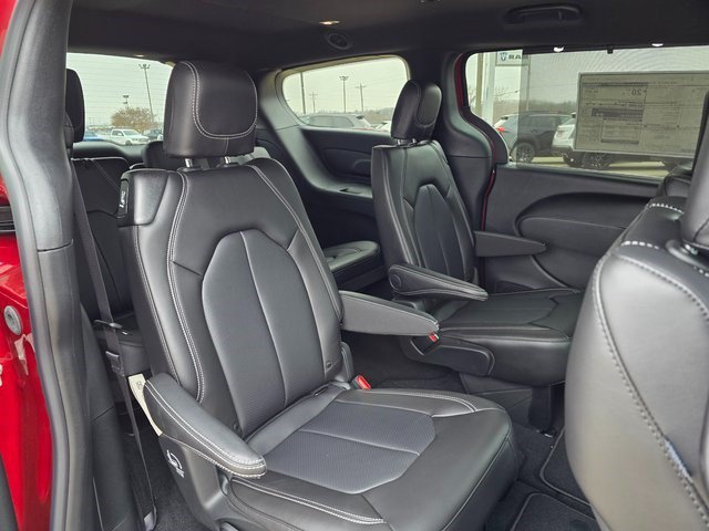 New 2026 Red Hot Pearl-Coat Exterior Paint Chrysler Select image 14