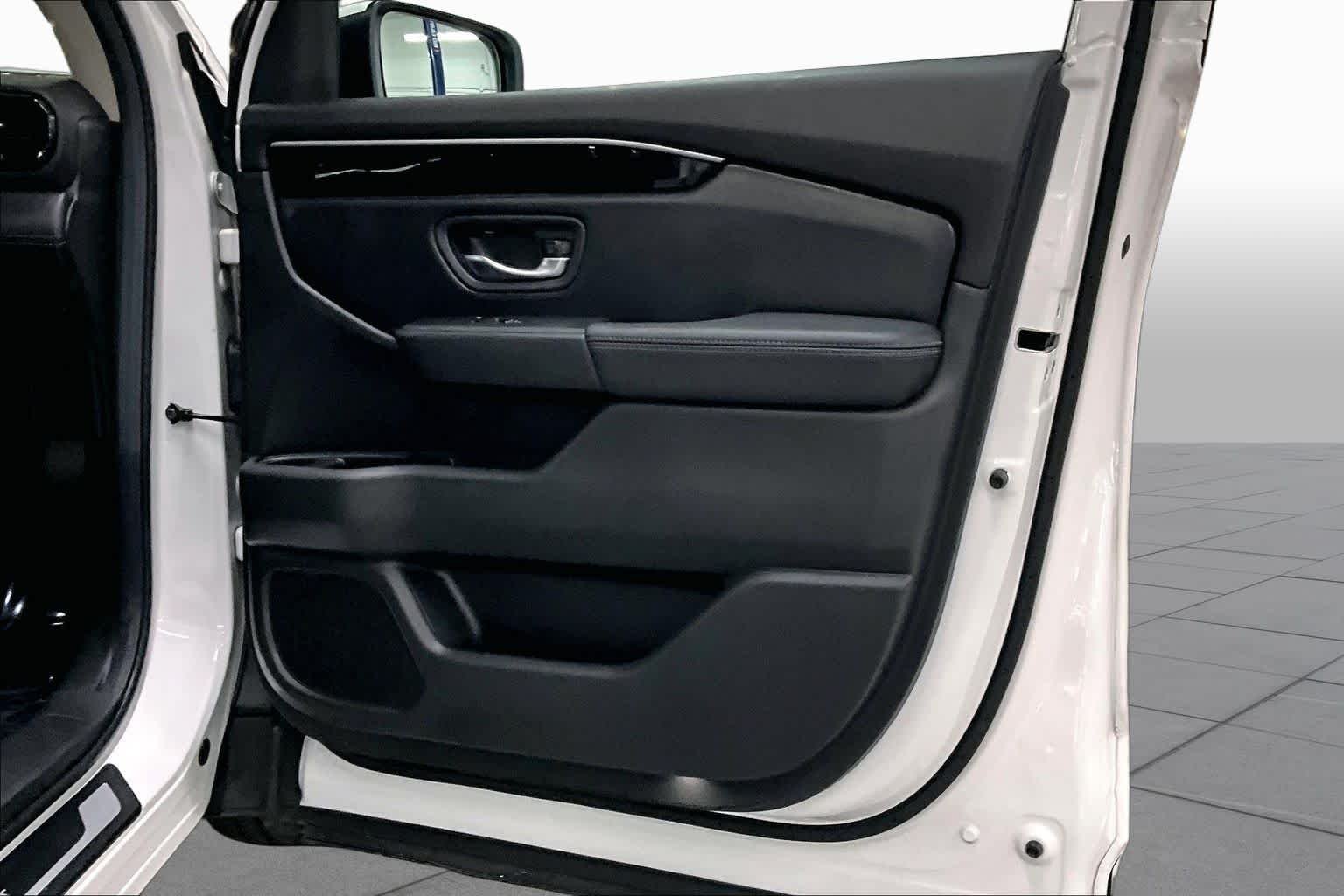Used 2025 Platinum White Pearl Honda Touring image 22