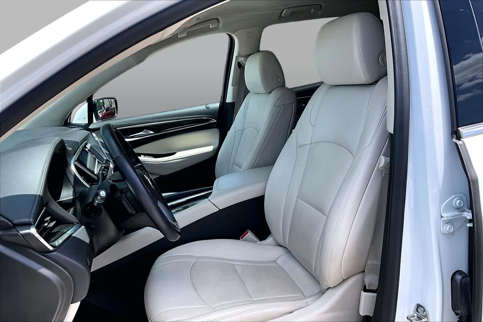Used 2023 Summit White Buick Essence image 8