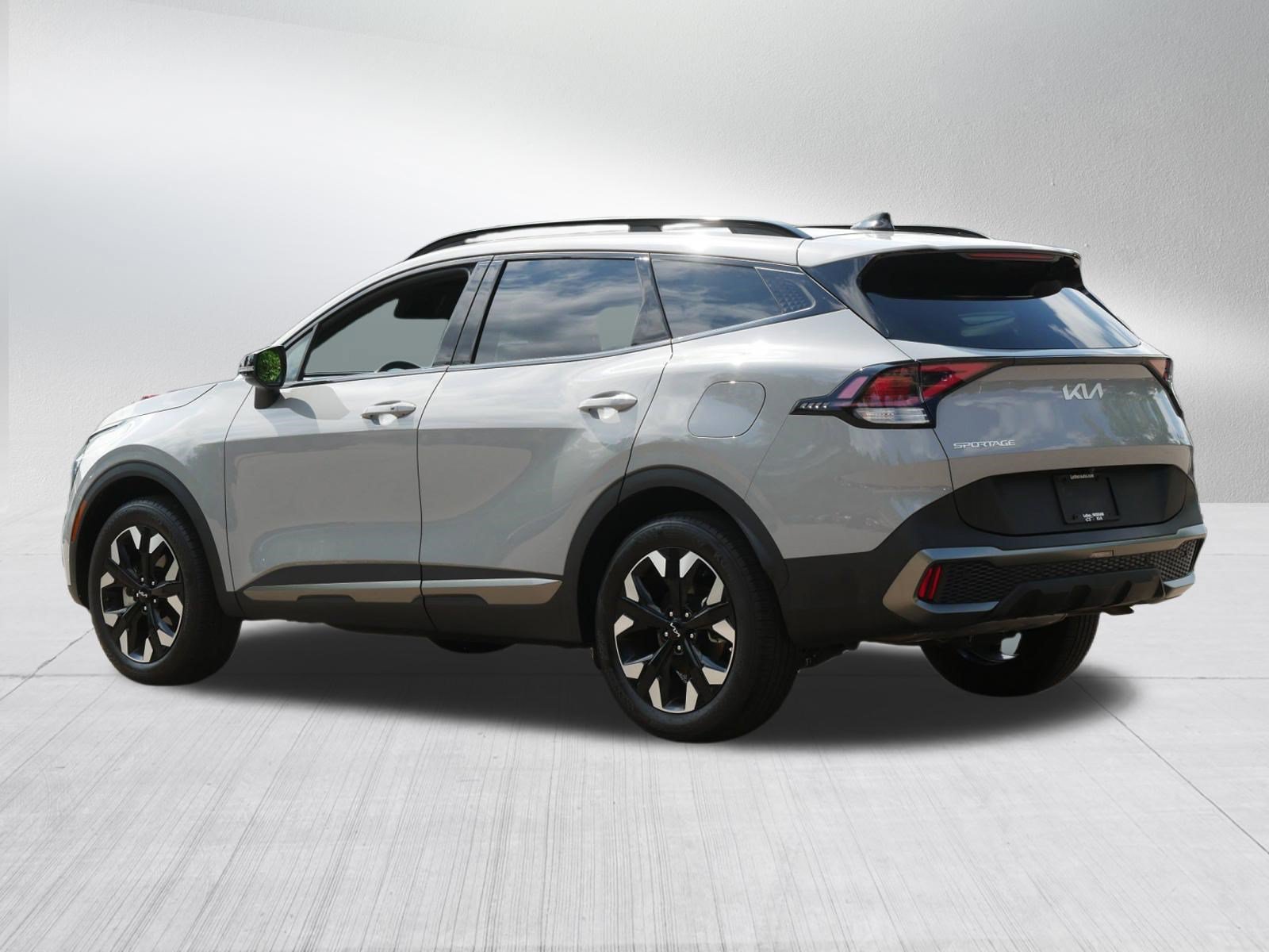 Used 2023 Wolf Gray Kia X-Line image 5