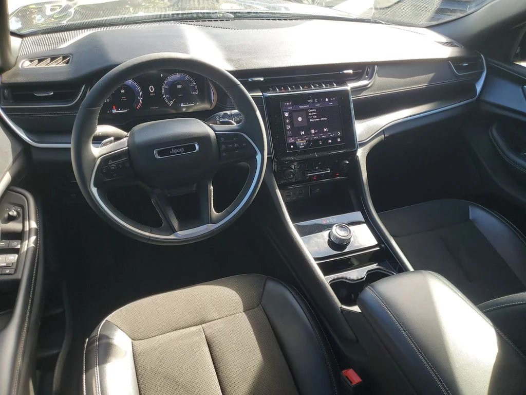 Used 2023 Gray Jeep Altitude X image 9