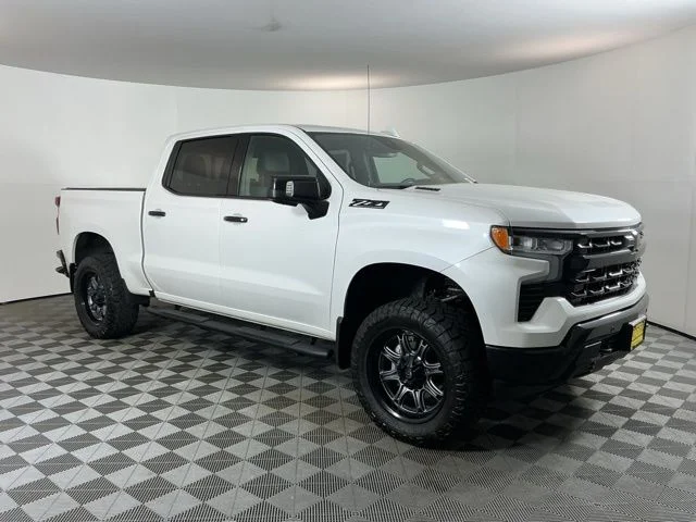 Used 2024  Chevrolet LTZ image 3