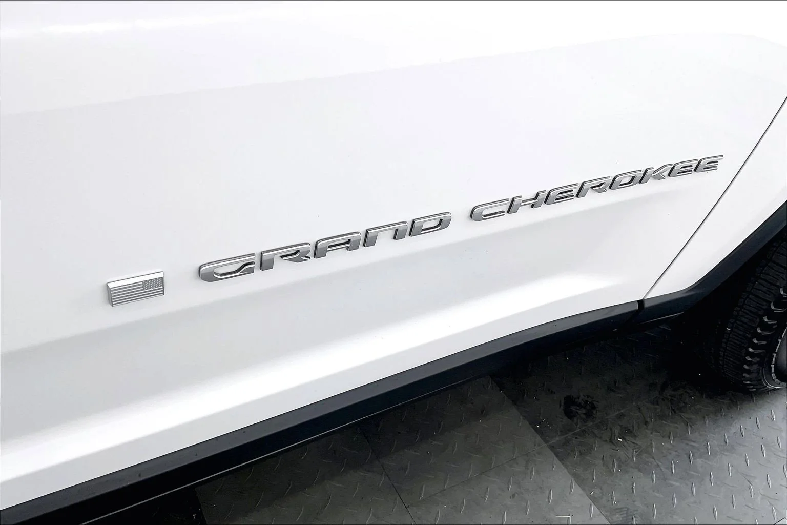 Used 2025 Bright White Clearcoat Jeep Laredo image 31