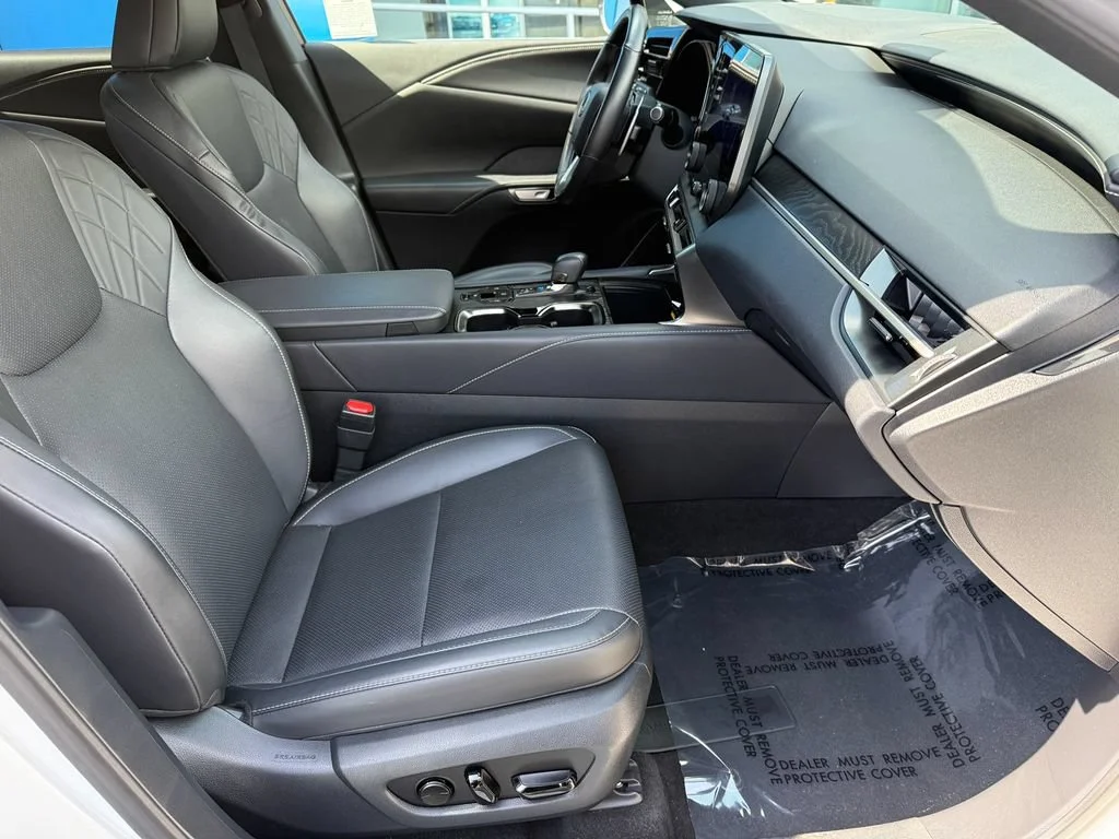 Used 2024 White Lexus RX 350 image 16