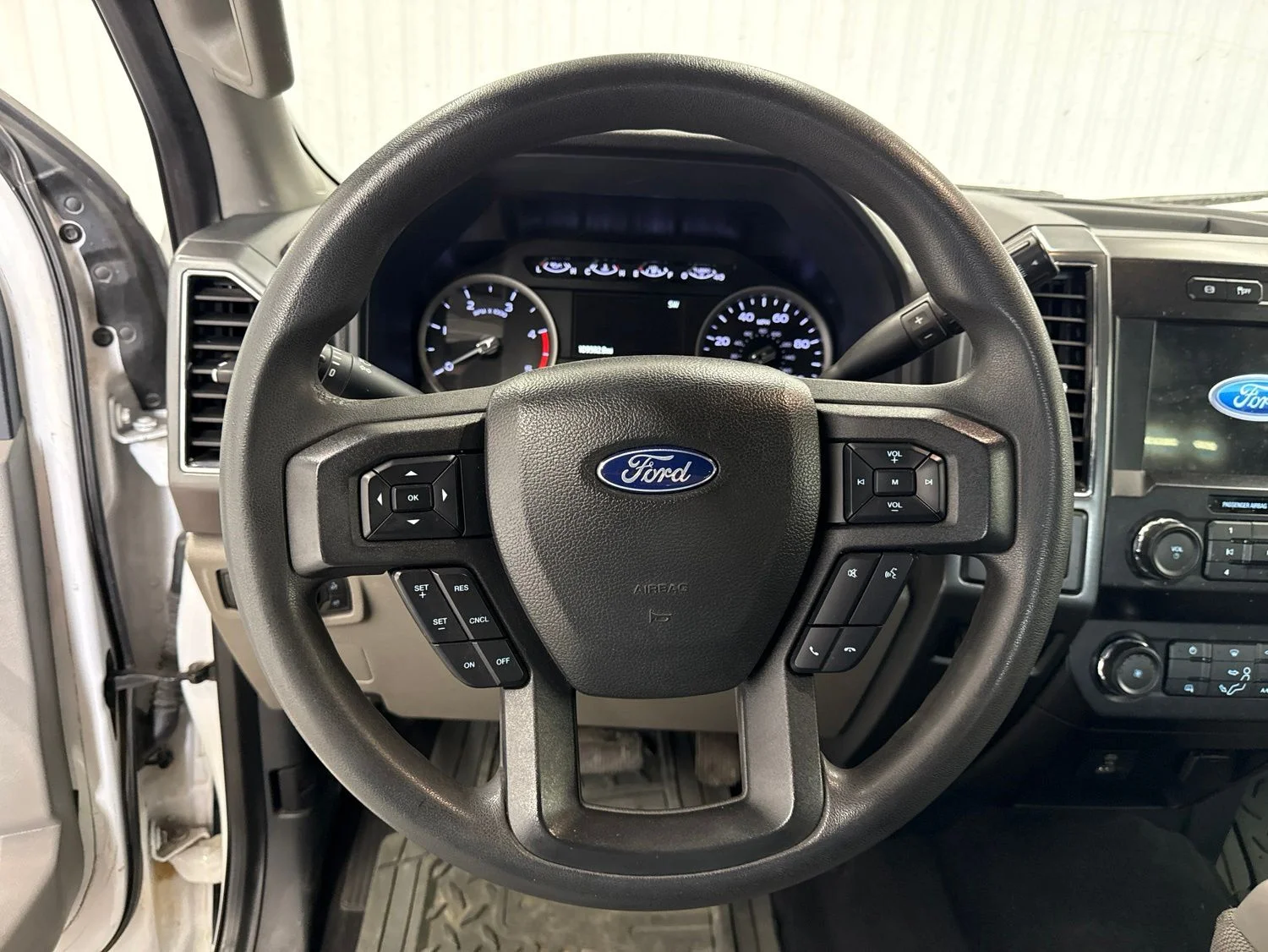 Used 2022 Oxford White Ford XLT image 14