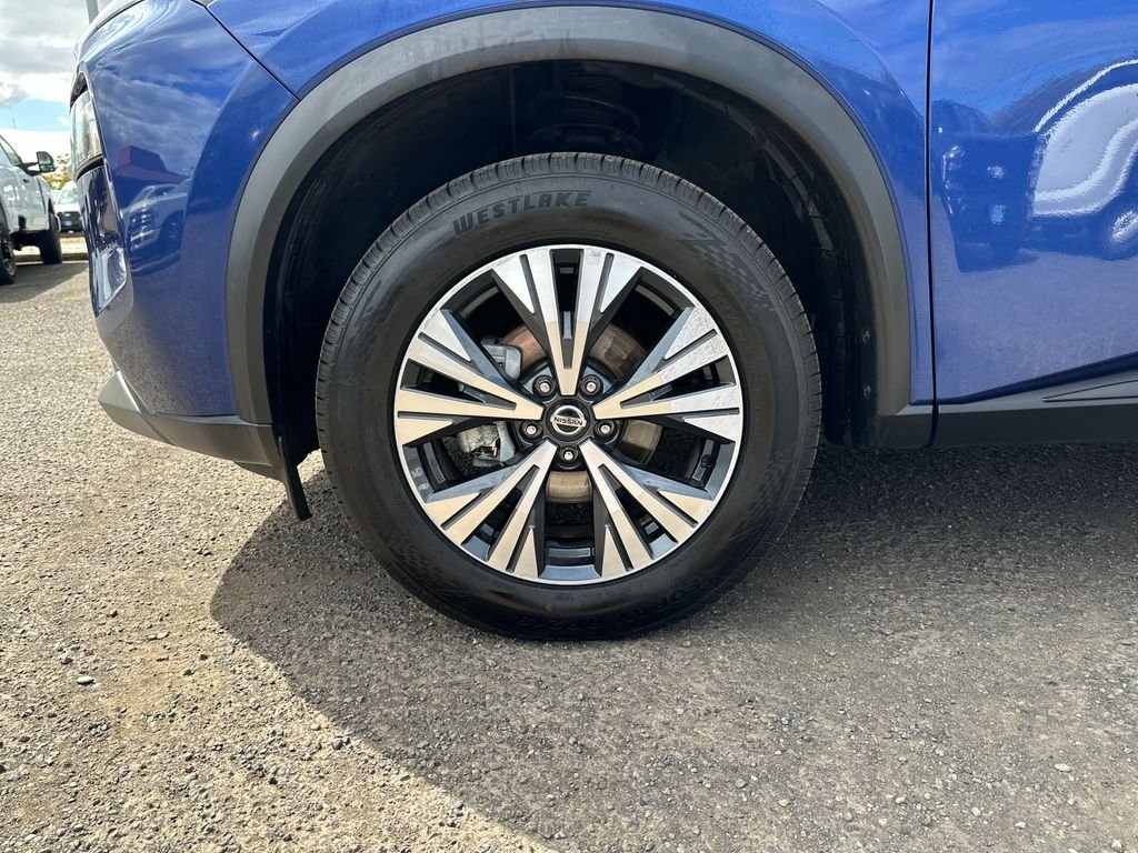 Used 2021 Blue Nissan SV image 11