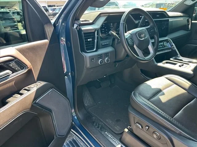 Used 2024  GMC Denali image 17